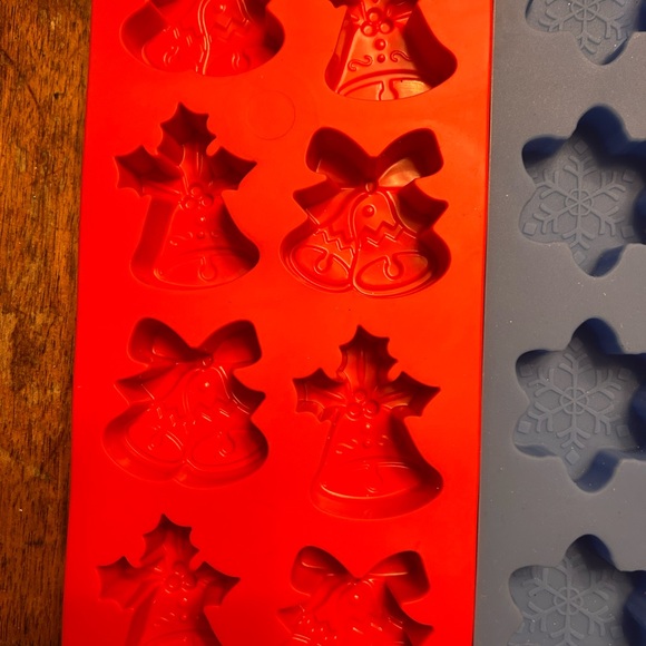 NWT. 4 silicone candy molds - Picture 4 of 5